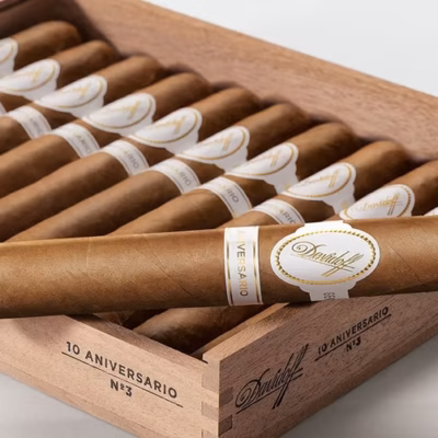 Davidoff’un 80. yılına özel üretilen Aniversario No. 3 – 10’lu Puro